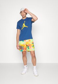 Jordan JUMPMAN SS CREW - T-shirt estampada - french blue/taxi
