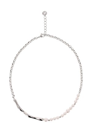Ezüst lánc nyaklánc ívelt ezüst rúddal és az egyik oldalán fokozatos méretű fehér gyöngysorral, állítható kapoccsal záródik.