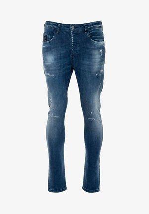 Vybledlé modré džíny s úzkym strihom, s poškodenými detailmi, piatimi vreckami a gombíkovým zapínaním na páse.