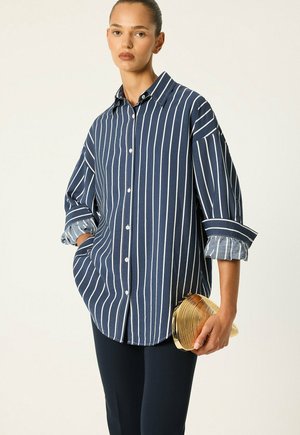 Touché Privé, STRIPED RELAX POPLIN SHIRT - Chemisier - navy blue