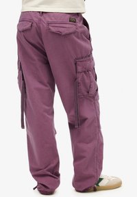 Superdry & Co RISE PARA - Cargobroek - berry conserve