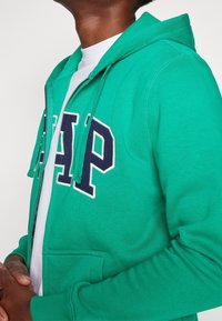 GAP Felpa con zip - green