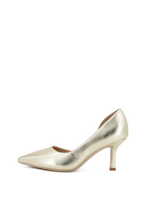 Scarpa da donna con tacco alto color oro lucente, punta a punta e tacco sottile di altezza media su sfondo bianco.