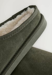 Next SIGNATURE-REGULAR FIT - Papucsszandálok - new khaki green
