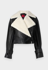 Sort læder cropped jakke med hvid shearling krave, bælte i taljen og brede manchetter. Har en foldet krave og tekstureret stofkontrast.