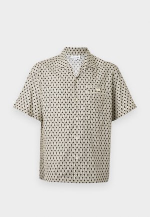 Korte mouwen button-up shirt in beige met een geometrisch zwart en crème patroon. Heeft een kraag en een borstzakdetail.