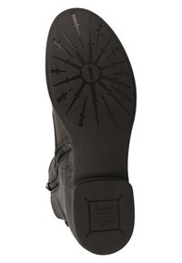 Schwarze, strukturierte Leder-Ankle-Boots mit einem Reißverschluss, ausgestattet mit einer gemusterten Gummisohle und einem geprägten Logo an der Ferse.