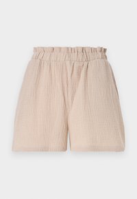Shorts beiges à texture froissée avec une ceinture élastique. Présentent une coupe ample, une longueur au genou et des plis verticaux subtils.