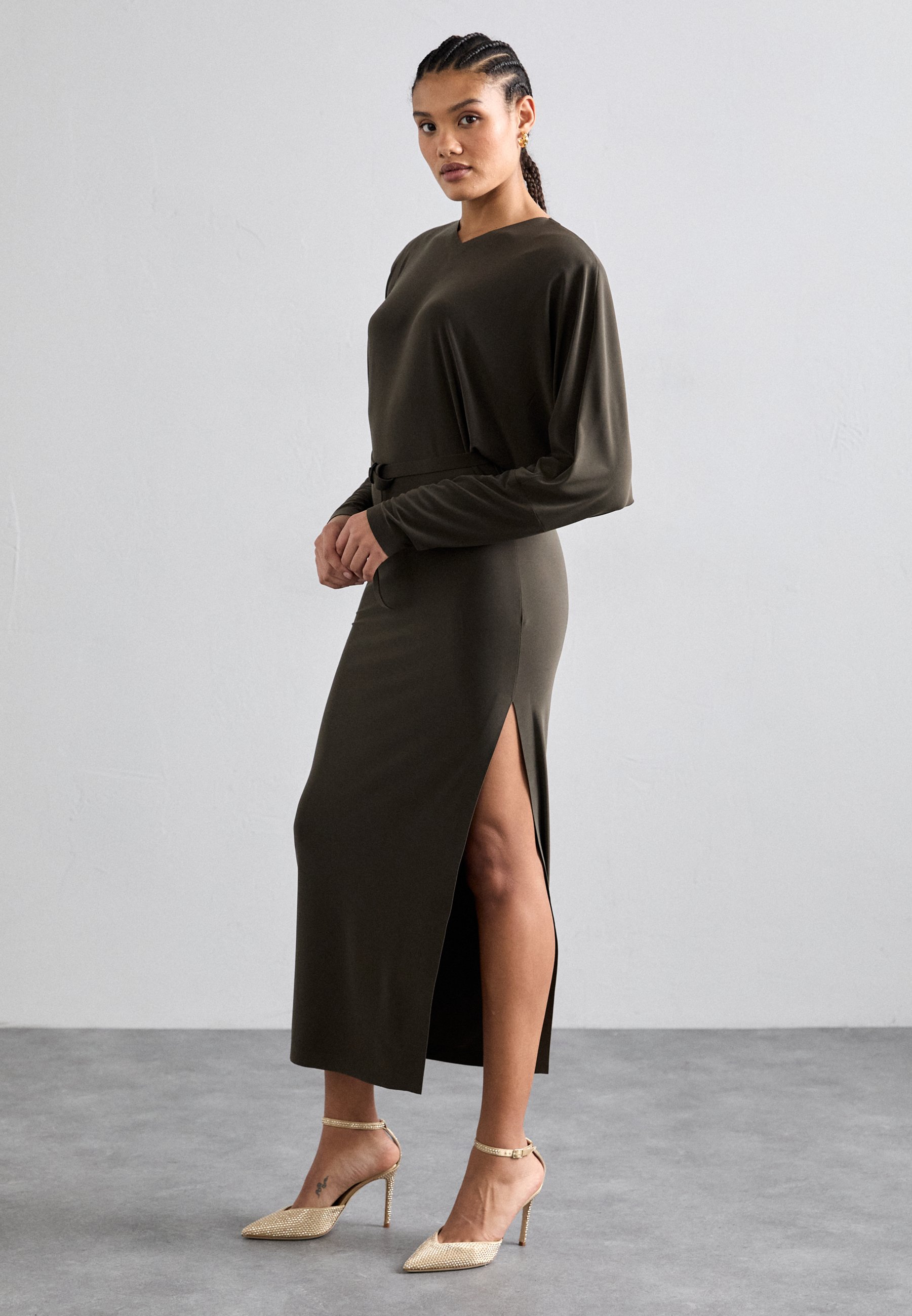 Norma Kamali DOLMAN V NECK SIDE SLIT GOWN - Cocktail dress / Party dress -  espresso/brown - Zalando