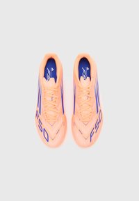 adidas Performance F50 LEAGUE TF - Muru jalgpallisaapad - beam orange/lucid blue/white