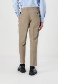 Isaac Dewhirst THE PREMIUM BLEND  - Κοστούμι - taupe