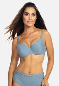 Niebieski stanik bikini z żeberkowym wzorem, z fiszbinami, regulowanymi ramiączkami i dekoracyjnymi akcentami. Pasujące do niego majtki bikini z żeberkowym wzorem i okrągłym detalem.