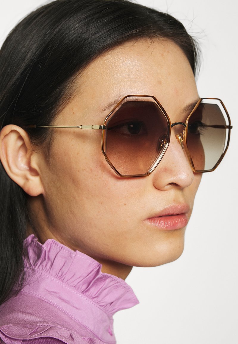 Chloe poppy hexagon frame sunglasses CHLOÉ Poppy pretty octagon-frame acetate and gold-tone  main image 3