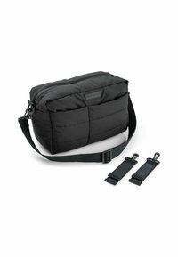 Sort, quiltet crossbody-taske med lynlåslukning, justerbar rem og to aftagelige klip. Glat materiale, rektangulær form, minimal branding.