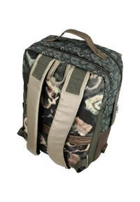 Rucksack mit einem floralen Muster in Erdtönen. Hergestellt aus Stoff mit zwei beigen Trägern, einem oberen Griff und einem Reißverschluss.
