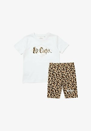 T-shirt blanc à manches courtes avec logo "Lee Cooper" imprimé léopard et short assorti imprimé léopard jusqu'aux genoux.