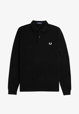 Polo negro de manga larga con tapeta de dos botones y pequeño logo de laurel bordado en blanco en el pecho izquierdo.