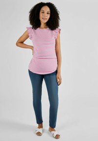 JoJo Maman Bébé CREW NECK FLUTTER MATERNITY - Trükipildiga T-särk - pink stripe