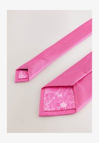 No seleccionado, fuchsia