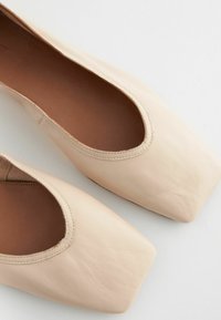 Next SIGNATURE SQUARE TOE  - Baleriinad - bone