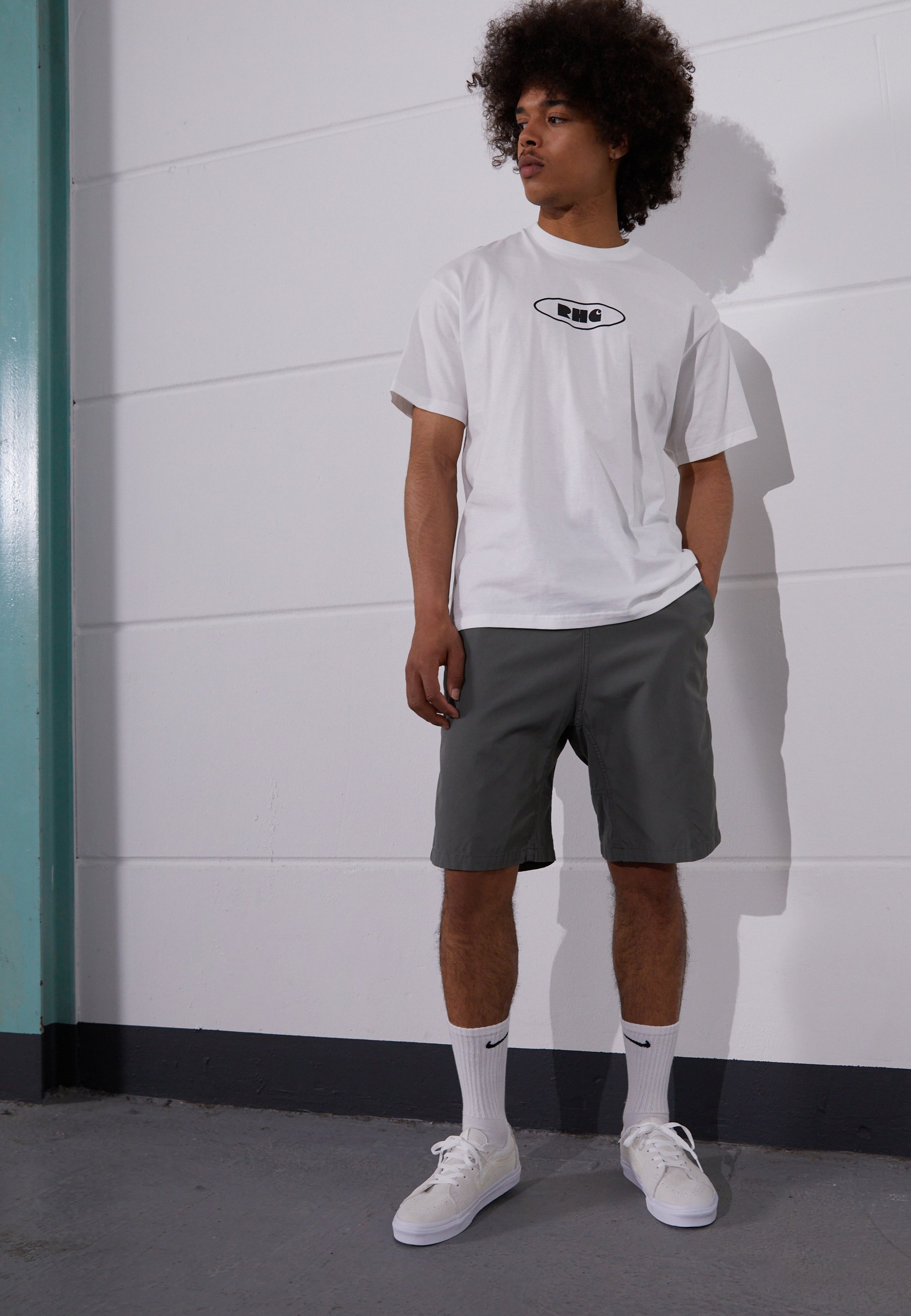 Carhartt WIP WESLEY NEWCOMBDRILL - Shorts - stormcloud garment dyed/gris -  Zalando.es