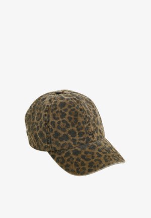 Gorra de béisbol marrón con estampado de leopardo negro, construcción de seis paneles y visera curva sobre fondo blanco.