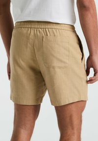 Original Penguin Short - travertine