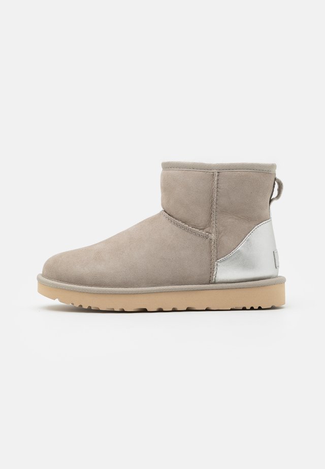 CLASSIC MINI II METALLIC - Bottines - light grey