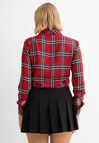INSIDE CROPPED - Blusa - rojo