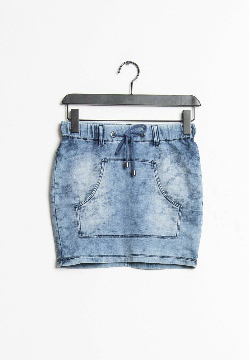 Jeanskjol i ljusblått med texturerad yta, med elastisk midja, snörning framtill och framficka.