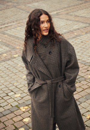 Saint Tropez, SILJASZ COAT OUTERWEAR - Manteau classique - tan brown check
