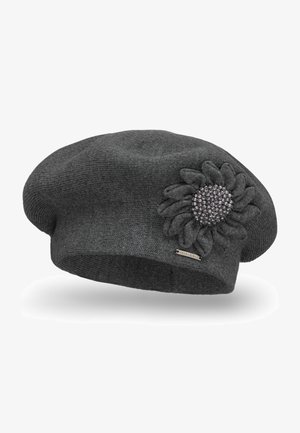 Beret gri tricotat, cu o suprafață texturată și o floare decorative cu accente de mărgele pe lateral. Prezentă o eticheta de marcă din metal.