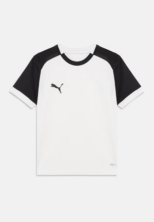 Biała sportowa koszulka z czarnymi krótkimi rękawami, akcentami z siateczki oraz logo Puma na piersi. Wykonana z oddychającego materiału zapewniającego kontrolę wilgoci.