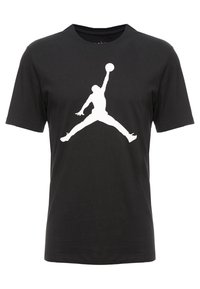 Camiseta de algodón negra con un gran gráfico blanco de una figura saltando. Mangas cortas y escote redondo. Textura suave sin patrones.