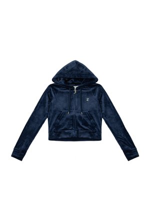 Felpa corta di velluto morbido di colore blu navy. Presenta una chiusura lampo frontale, due tasche anteriori e cordini regolabili sul cappuccio.