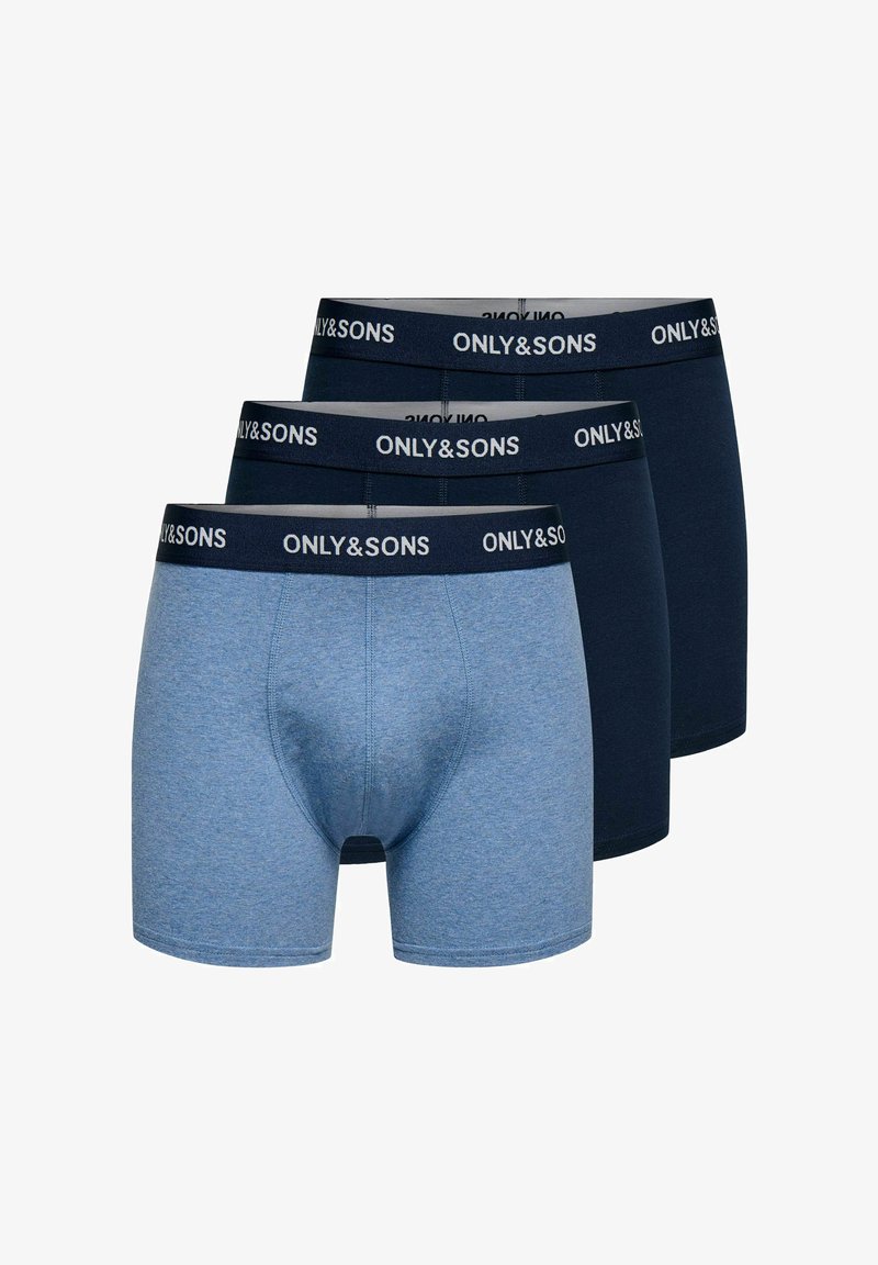 Trois boxers pour hommes en bleu et marine avec des ceintures noires portant la marque "ONLY & SONS".