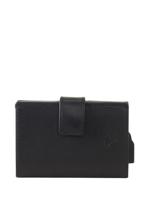 Cartera negra de cuero con cierre a presión y un pequeño logo en relieve en la parte delantera, mostrada sobre un fondo blanco.