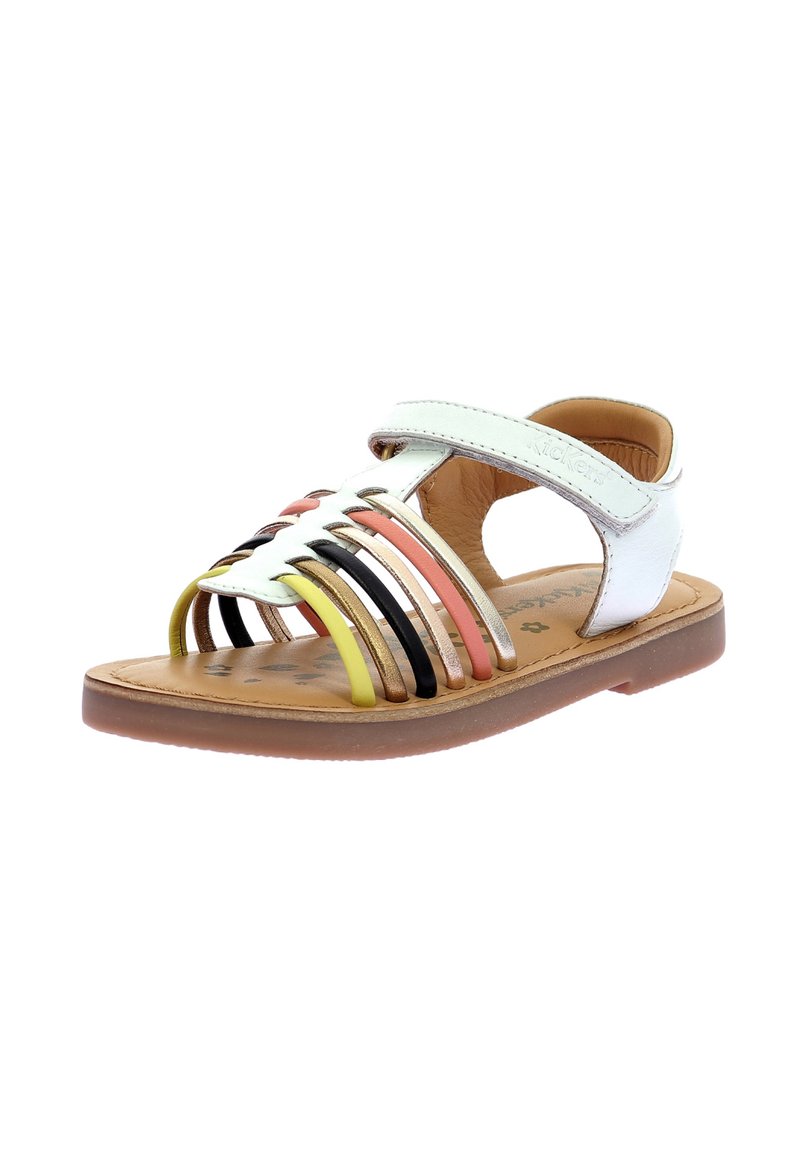Sandalia blanca con correa ajustable y acentos a rayas multicolores. Con una suela plana y lados abiertos para mayor transpirabilidad.