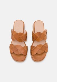 WONDERS Sabots - brown