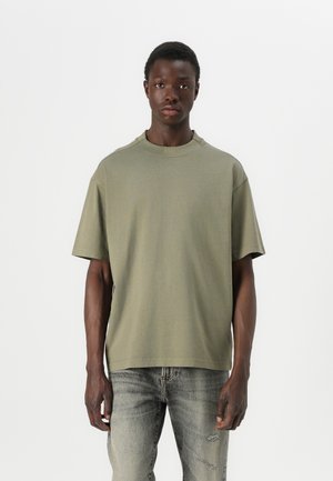 DYE - Basic T-shirt - open green