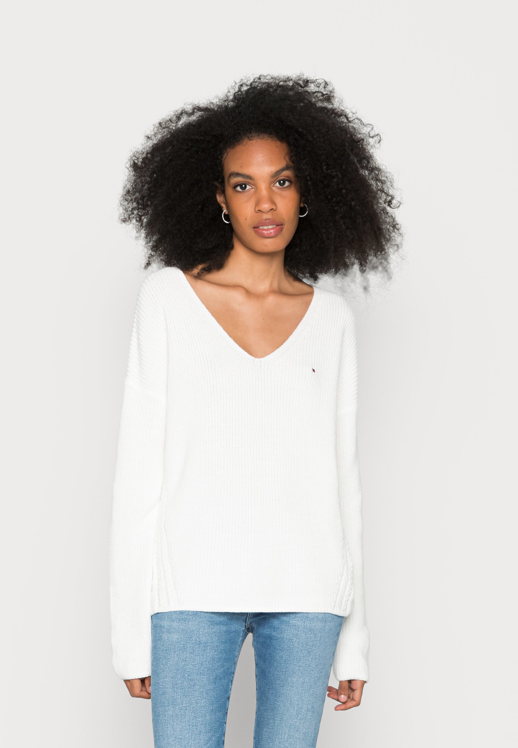 tommy hilfiger white v neck sweater