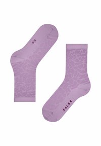 Lavendelfarbene Knöchelsocken mit einem strukturierten Blumenmuster, verstärktem Zehen- und Fersenbereich. "FALKE"-Logo in einer dunkleren Nuance an der Seite.