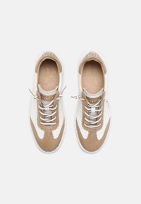 bugatti FERLY - Trainers - beige/white