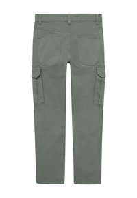 Cargo pants in gedempt groen, gemaakt van een katoenmix. Voorzien van twee zijzakken, twee achterzakken en een rechte broekspijp.