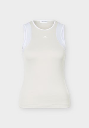 Αμάνικη λευκή αθλητική μπλούζα με στρογγυλή λαιμόκοψη, δίχτυ σε πλαϊνές πινελιές και μικρό κεντρικό λογότυπο κάτω από τη λαιμόκοψη.