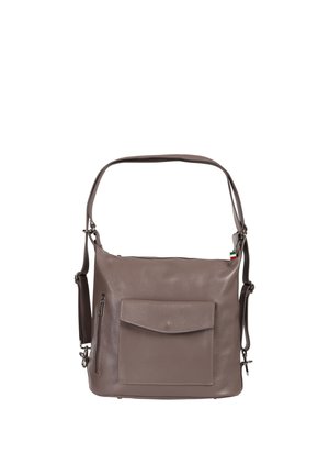 Taupekleurige leren schoudertas met voorvak met klep, ritssluiting aan de zijkant en verstelbare riem met metalen gespen.