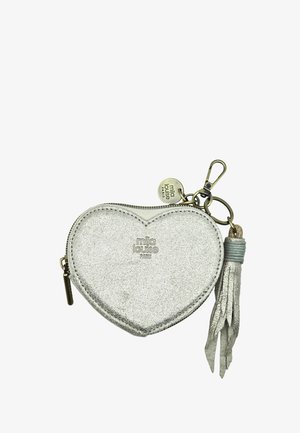 Porte-monnaie en forme de cœur pailleté argenté avec fermeture éclair, pompon et anneau porte-clés marqué "mia louise Paris".