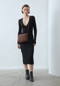 Zign LEATHER - Skulderveske - dark brown