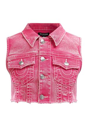 Gilet en denim coupé dans une teinte rose vif, présentant une texture délavée, des boutons-pression en argent, deux poches avant et un ourlet effiloché.