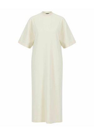 Lang, løs, cremefarvet kjole med korte ærmer og høj rund halsudskæring, vist på en hvid baggrund.